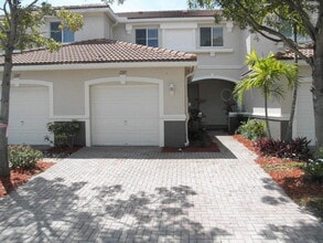 Building Photo - 2205 Oakmont Dr