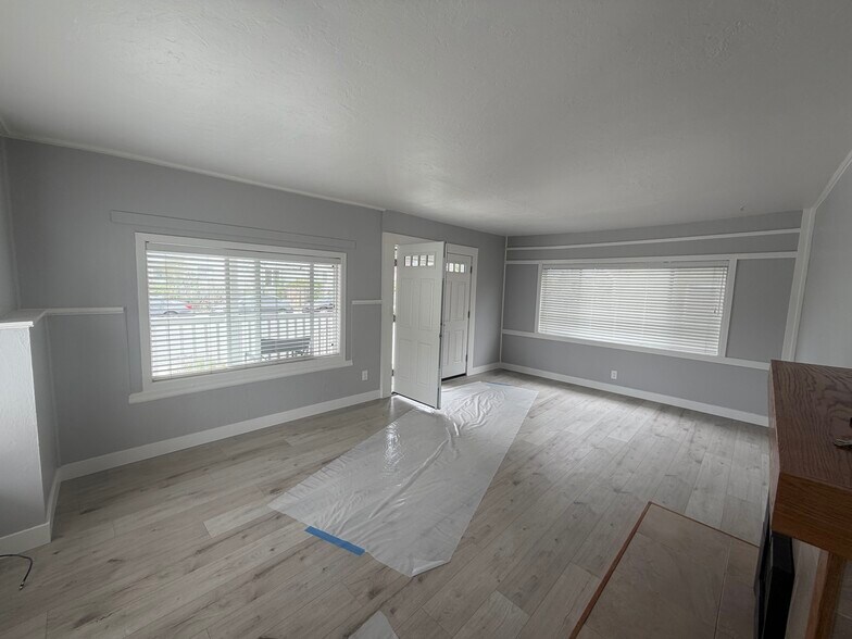 Building Photo - 144 Walk Cir