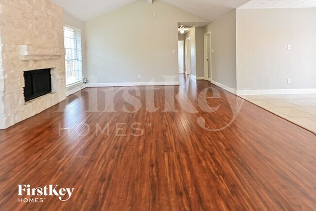 Building Photo - 3843 Buckhurst Dr