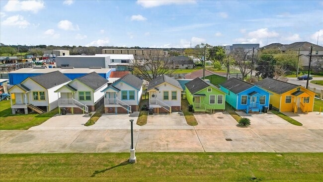 Building Photo - 11357 Gil Rodriguez Lp W