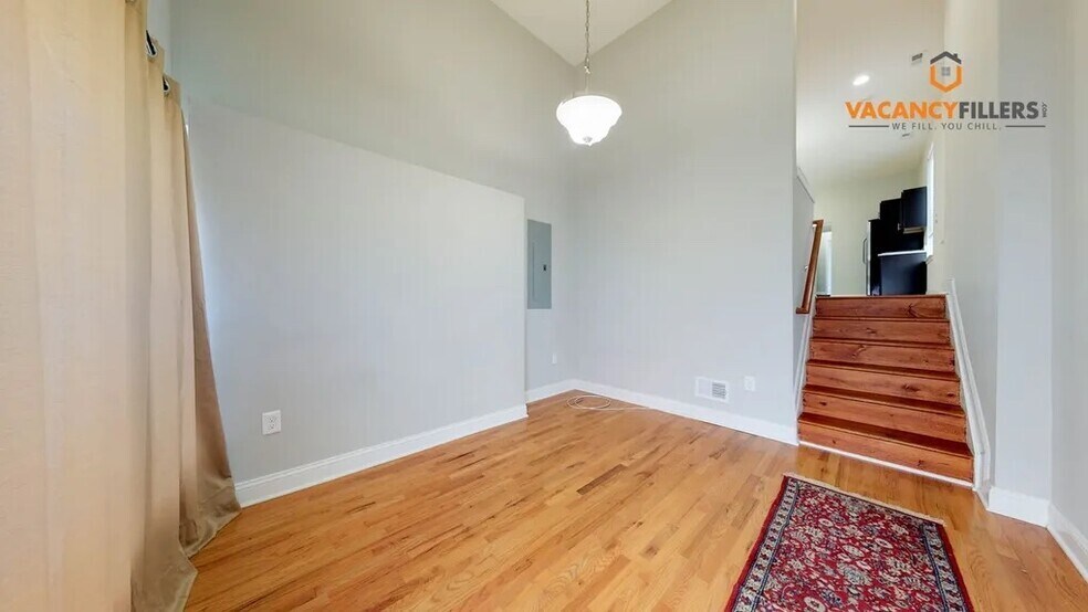 Building Photo - 17 E 21st St