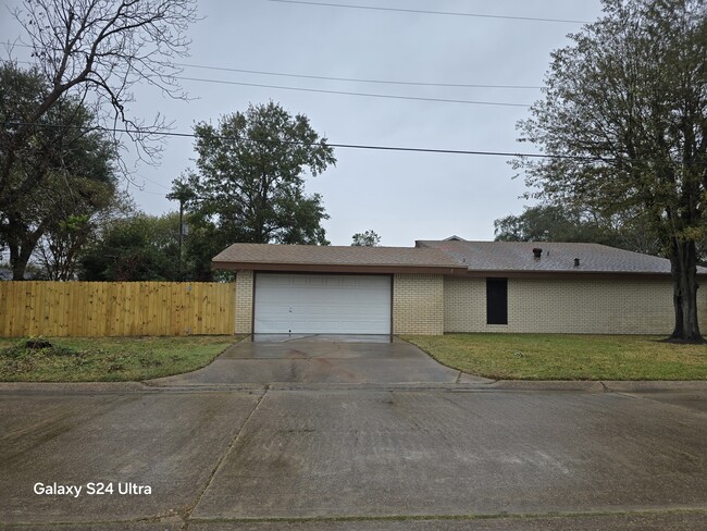 Side view Garage . Large corner lot with fenced in backyard. - 1503 17th Ave N