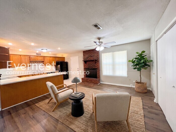 Building Photo - 6375 Greenbriar Dr