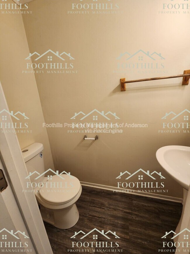 Building Photo - 203 Guthrie Rd