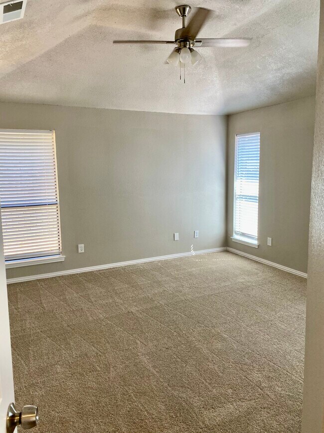 Building Photo - 3924 Denham Way