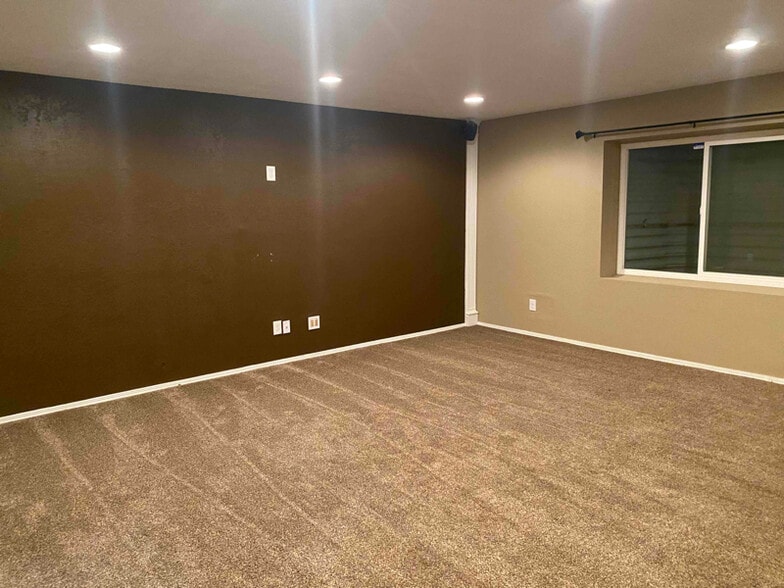 Building Photo - 10756 Deer Meadow Cir