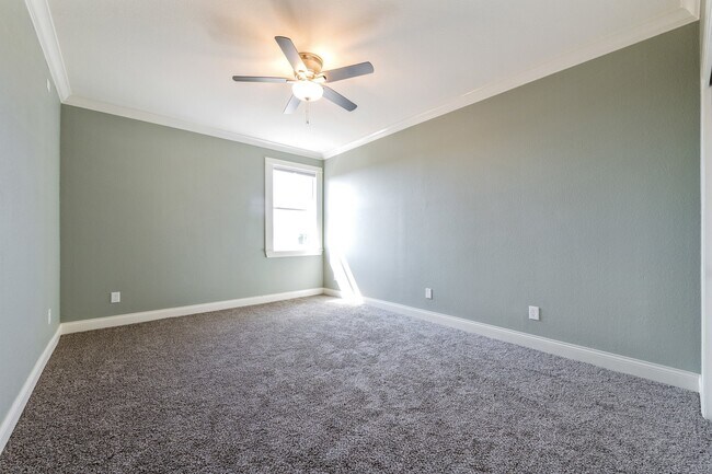 Building Photo - Gorgeous Upgraded Home in Villages at Hidd...