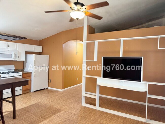 Building Photo - 2 Bed 2 Bath Near Military Base!