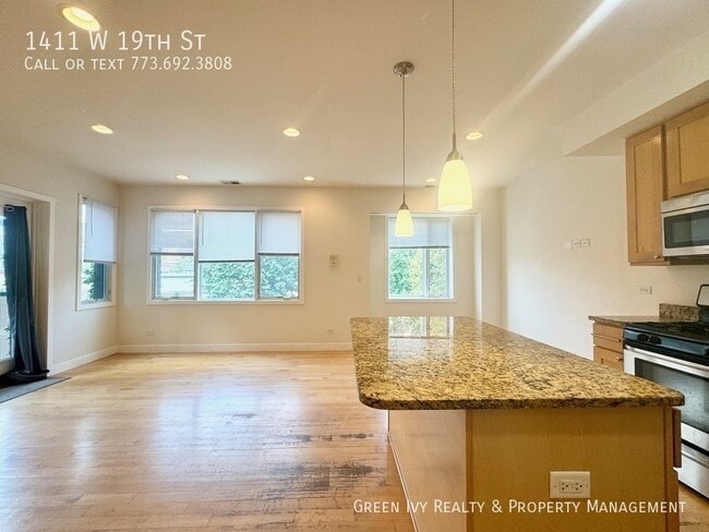 Building Photo - 1411 W 19th St