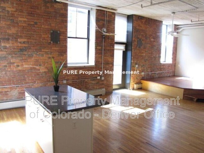 Building Photo - 2261 Blake St