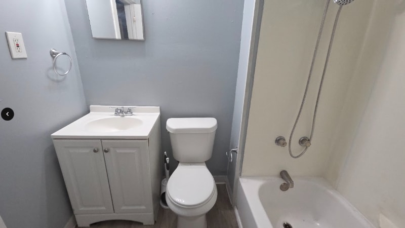 Building Photo - 2231 W 105th St