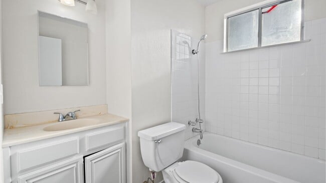 Building Photo - 4 Bedroom home with RV parking