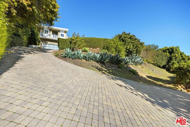 Building Photo - 11215 Sunset Blvd