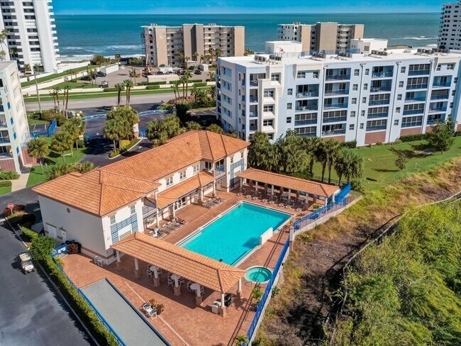 Building Photo - Beautiful Ocean Walk Condo Available April...