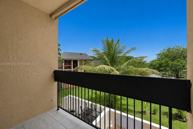 Building Photo - 9133 Fontainebleau Blvd