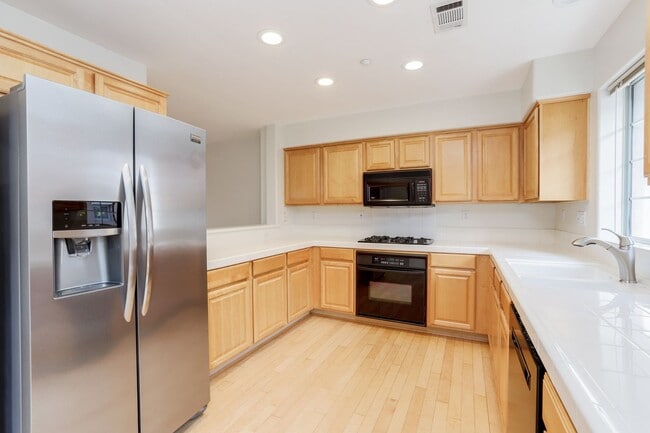 Building Photo - 3 Bed / 2.5 bath pet friendly townhome with a bonus home office/den + EV charger in garage. YouTu...