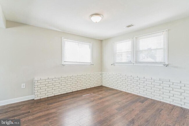 Building Photo - 14 Greystone Cir