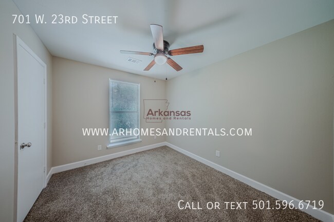 Building Photo - 701 W 23rd St