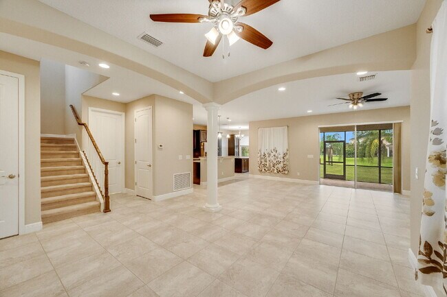 Building Photo - 4 bedroom, 3.5 bathroom in desirable Trasona!