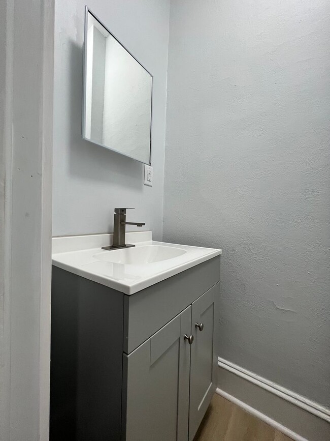 Building Photo - Gorgeous 4b/1.5b Home! Section 8 only!