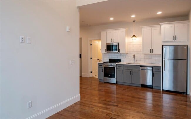 Primary Photo - 15 Cranston Ave