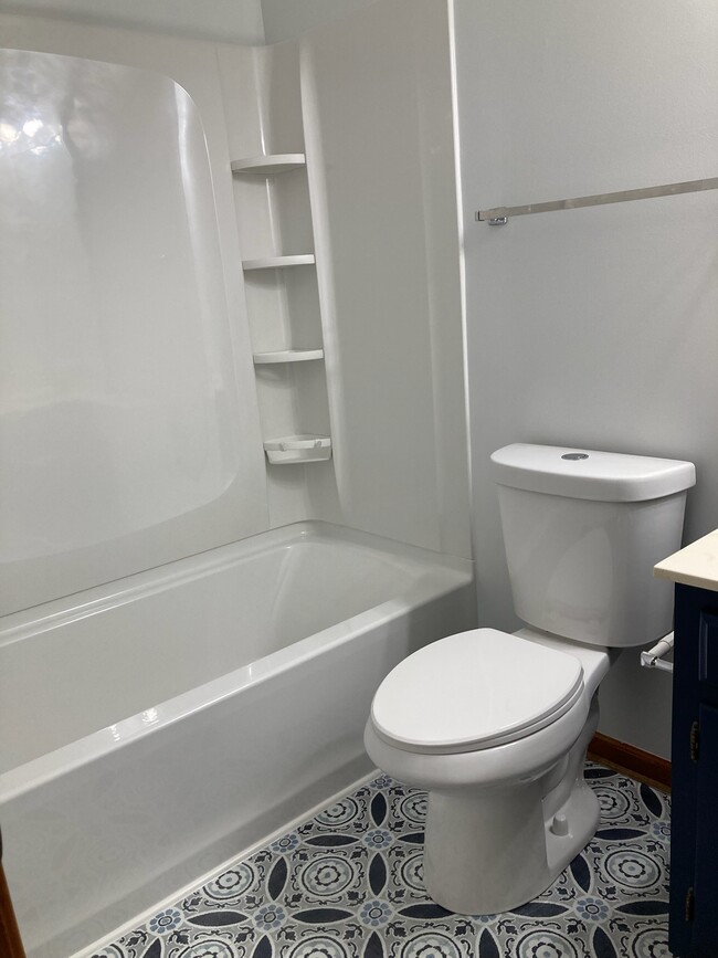 Primary ensuite bath - 97 Wellesley Dr