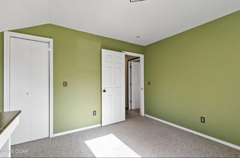 Building Photo - 6496 Racine St