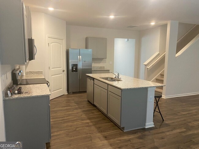 Building Photo - 8282 Castleton Dr