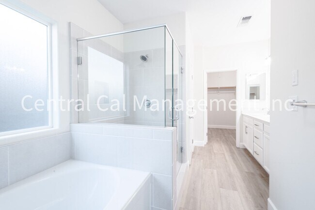 Building Photo - 4 bedroom/3 Bath Home with Solar in the Southwest - $3195 Per Month!