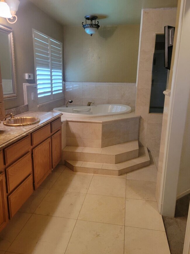 Building Photo - 3168 Orchard View Dr
