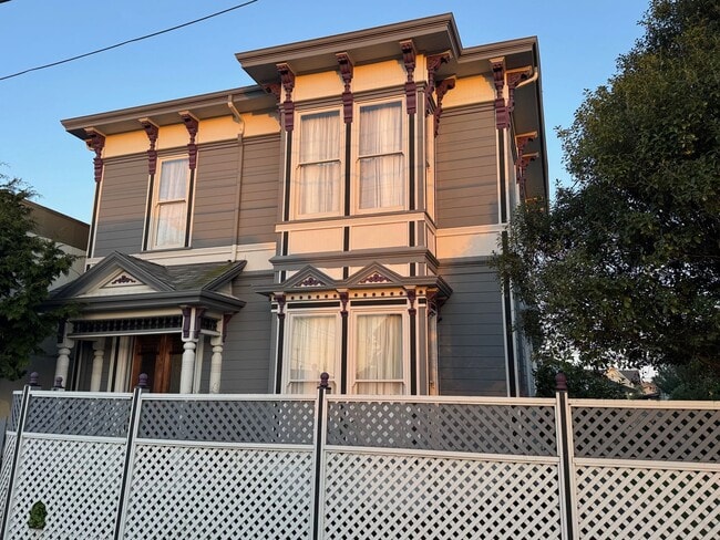 Building Photo - 801 Summer St