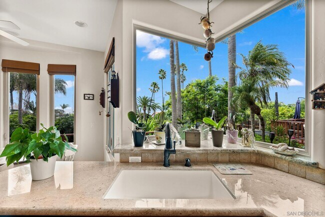 Building Photo - 701 N Granados Ave