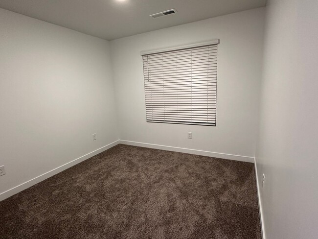 Building Photo - $300 OFF FIRST MONTHS RENT. Dog Friendly! ...