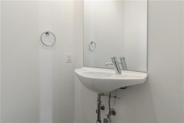 Building Photo - 2290 N Fitzhugh Ave