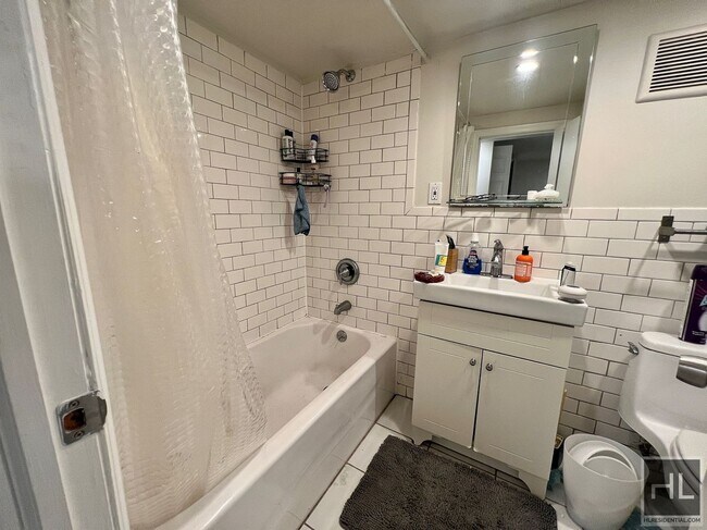 Building Photo - 1BR 1BA Townhouse All Utilities Included On Tree Lined Bushwick/Ridgewood Border