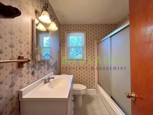 Building Photo - 3836 Davies Dr