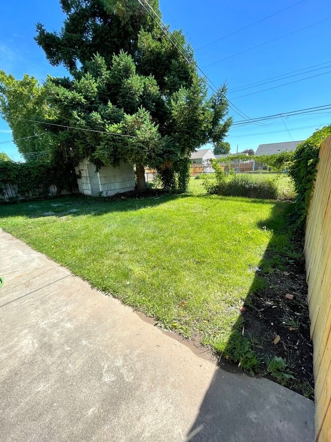 Building Photo - 1310/1312 Mahan Ave