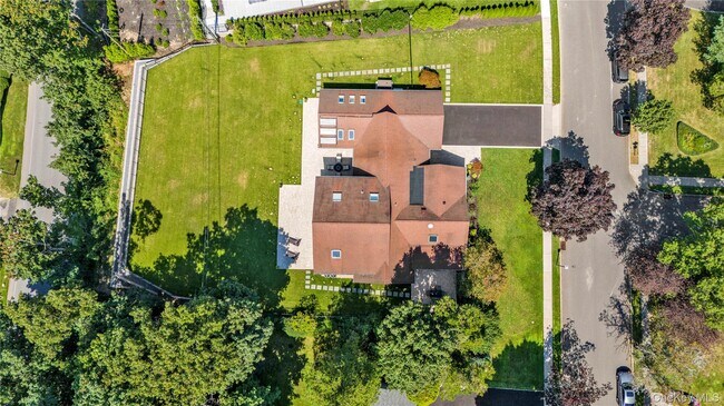 Building Photo - 15 Parkway Dr