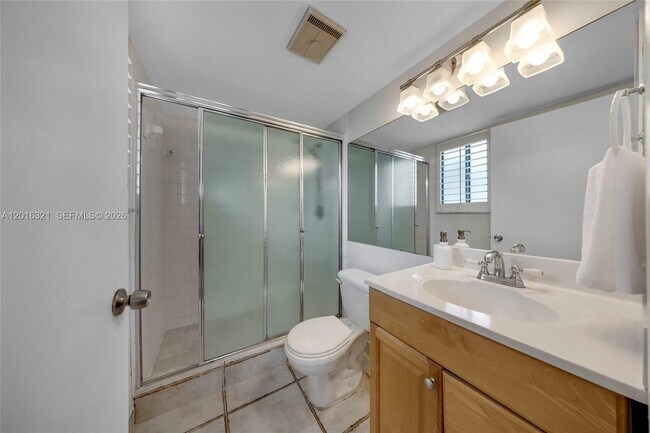 Building Photo - 5521 Courtyard Dr