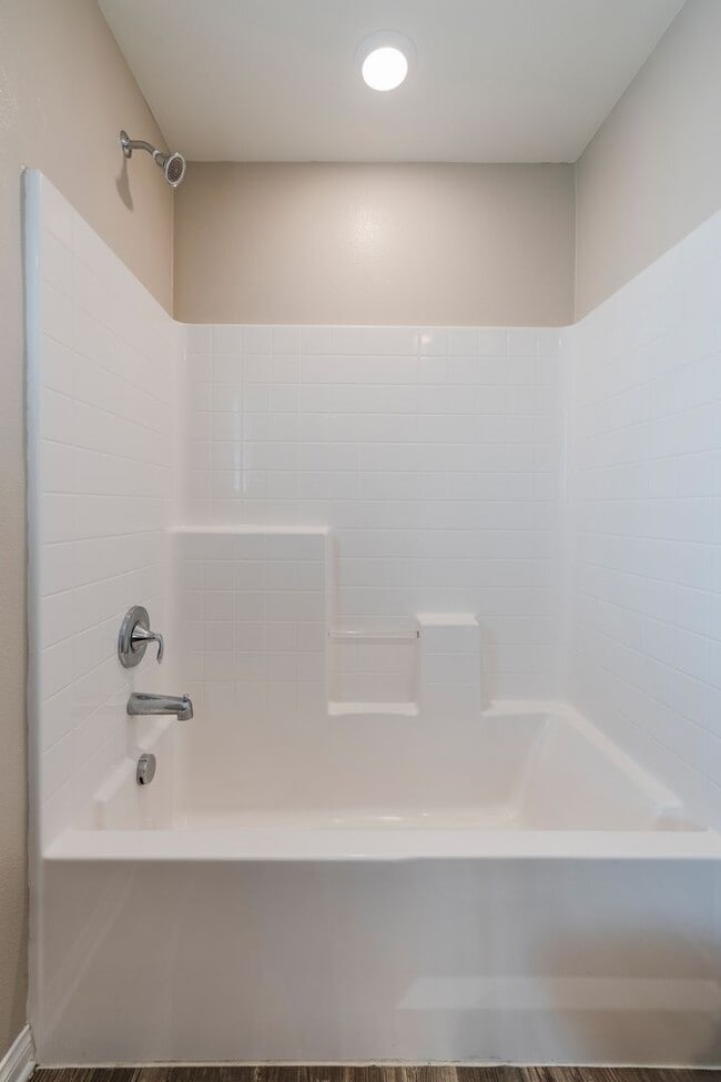 Building Photo - Beautiful Gardena Condominium in Gated Com...