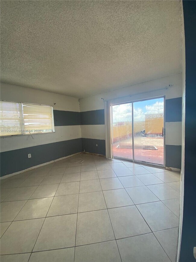 Building Photo - 5100 SW 41st St