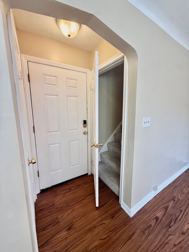 Building Photo - 2650 Cedarbrook Dr