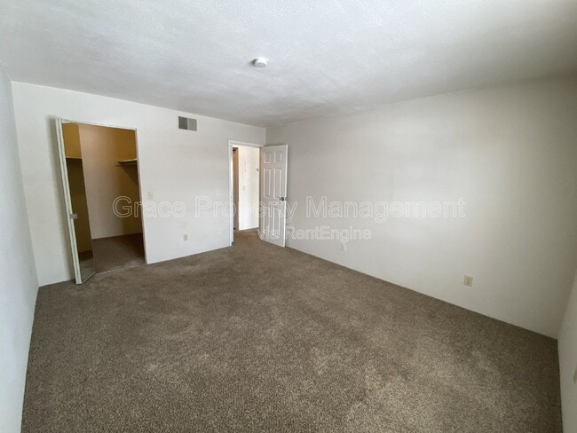 Building Photo - 3318 S Ammons St