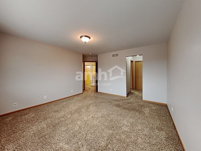 Building Photo - 606 Wildwood Ln