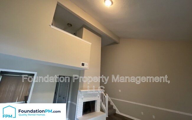 Building Photo - 5574 Blossom Ln