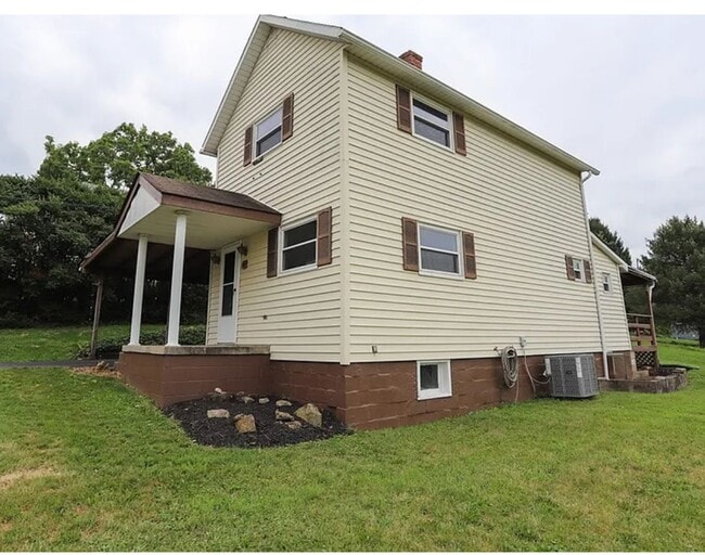 Building Photo - 513 Bucktown Rd