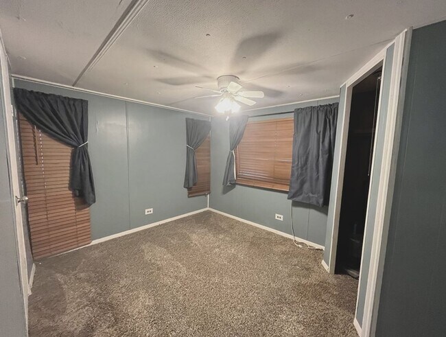 Building Photo - 1360 E Commercial St