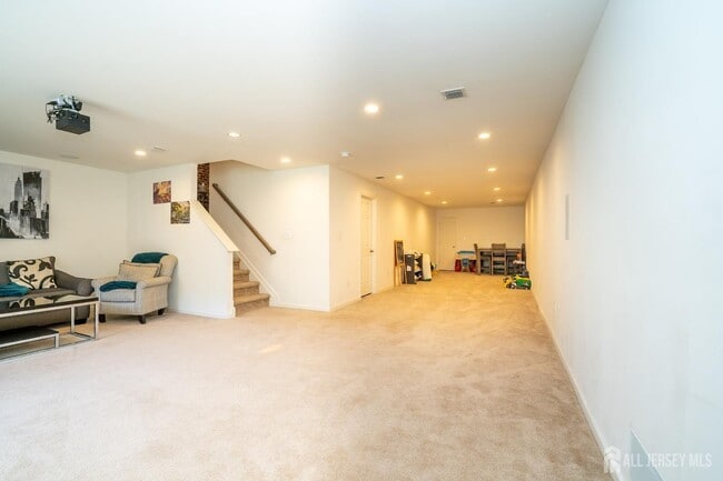 Building Photo - 4 Woodrose Ln