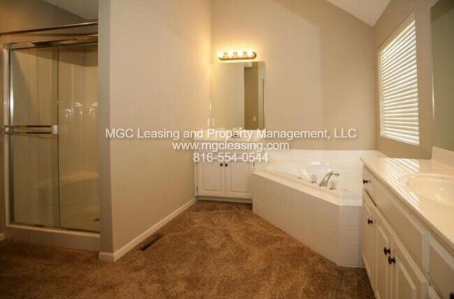 Building Photo - Single-Family Home in Oak Ridge Meadows in Lee's Summit - Receive a $750 Rent Credit!