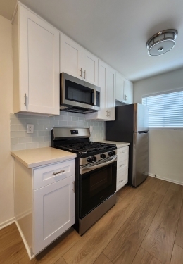 Interior Photo - 3335 Canfield Ave